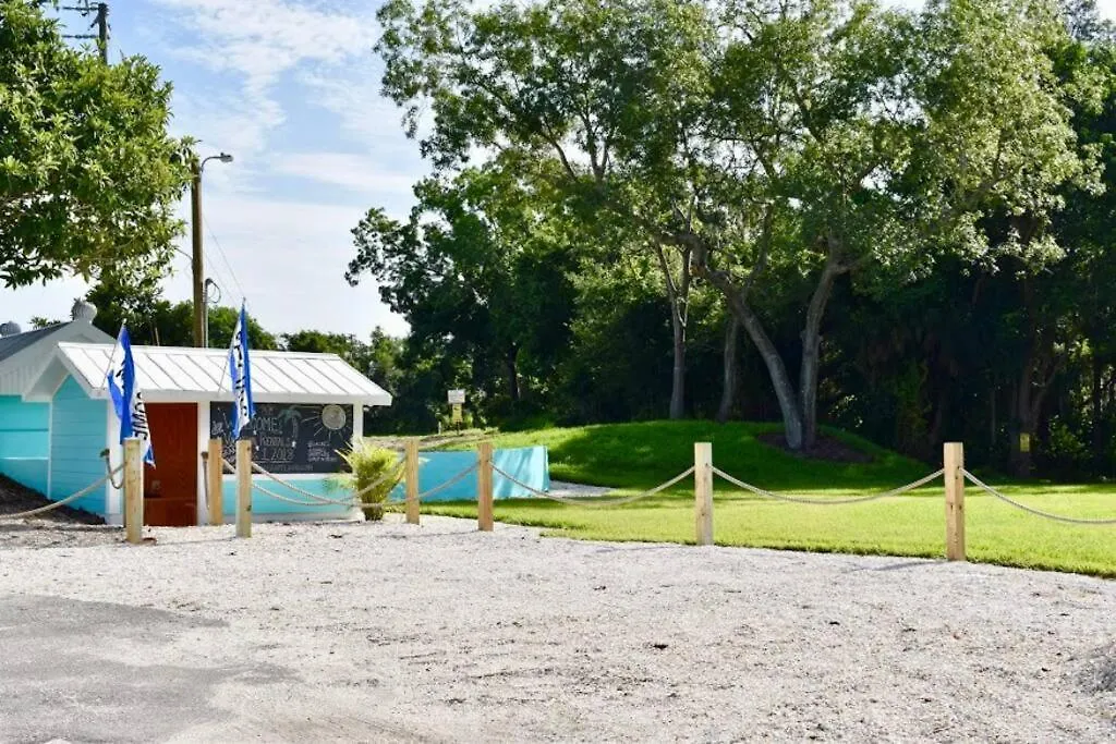 Pinecraft Blue Heron Tiny Home Sarasota 0*,
